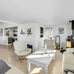 Vakantiehuis Aika - 500m From The Sea By Interhome *